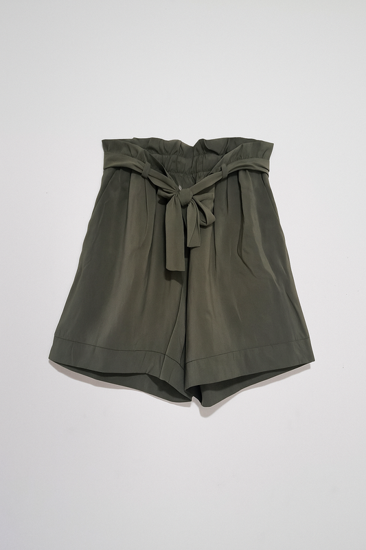 Shorts Larghi in Tessuto Leggero con Cintura Coordinata